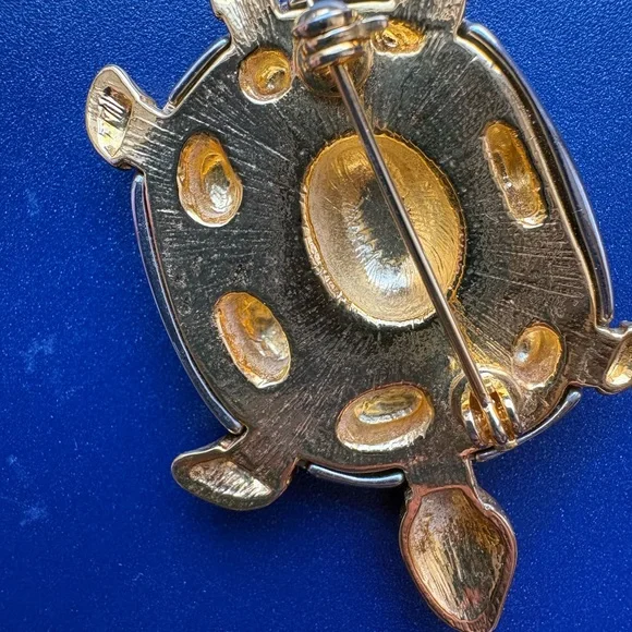 Sea Turtle Brooch - Picture 5 of 5